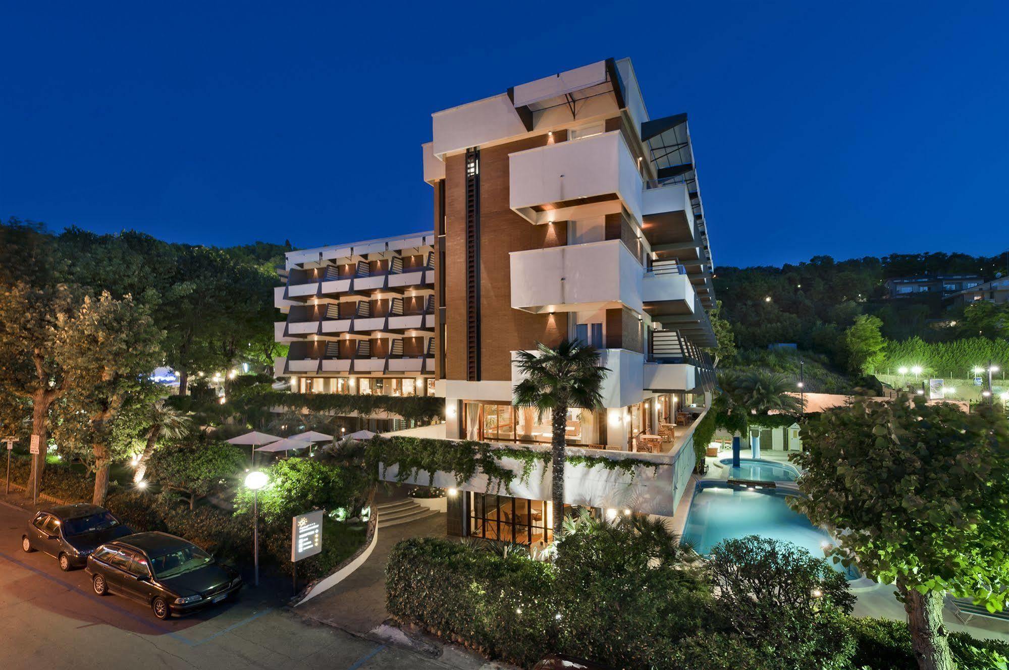 Hotel Alexander Gabicce Mare Extérieur photo